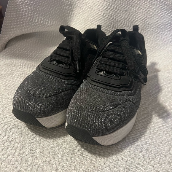 PRADA SPORT WOMENS SIZE 36.5 (us 6.5) fits like 7 lightly worn - Picture 6 of 9